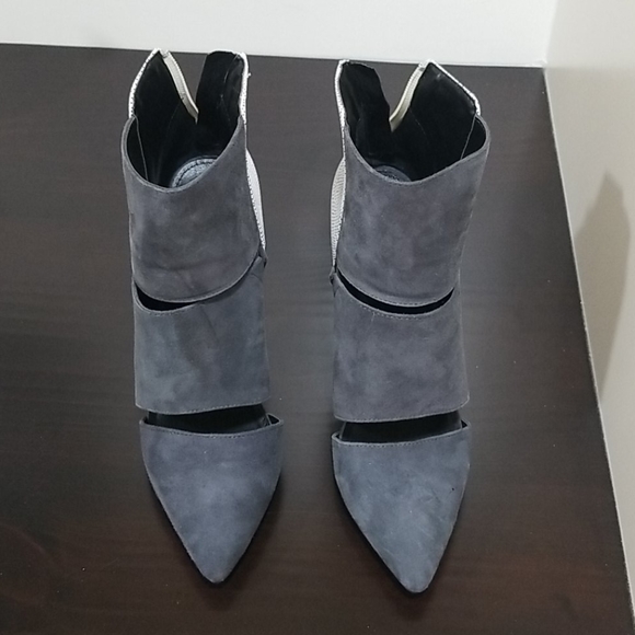 Women Heels Booties - Picture 3 of 8